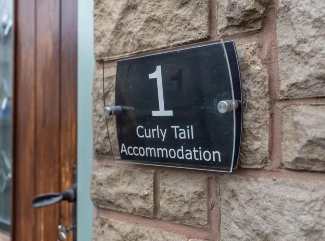 Curly Tail Accommodation บิช็อปส์คาสเซิล ภายนอก รูปภาพ