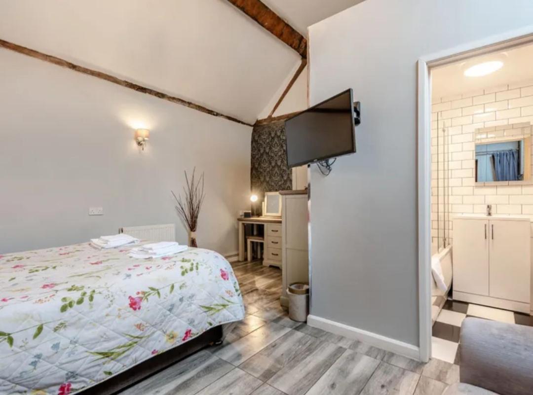 Curly Tail Accommodation บิช็อปส์คาสเซิล ภายนอก รูปภาพ