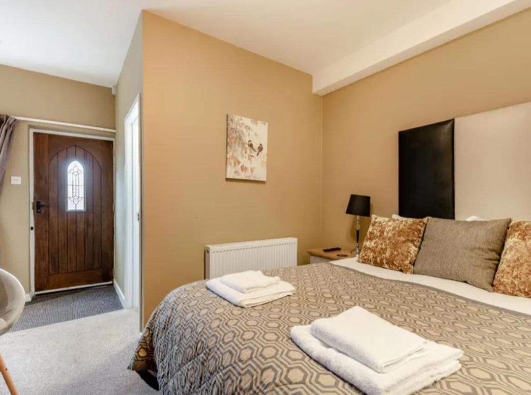 Curly Tail Accommodation บิช็อปส์คาสเซิล ภายนอก รูปภาพ